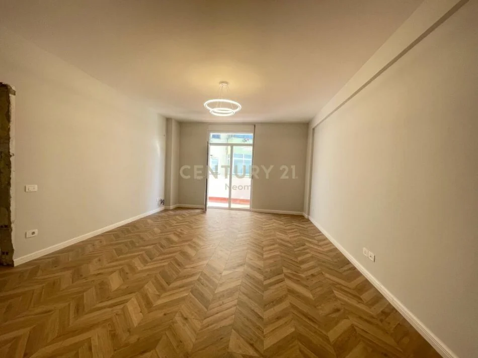 Tirane, shitet apartament 1+1 Kati 4, 72 m² 120.000 € (kodra e diellit)