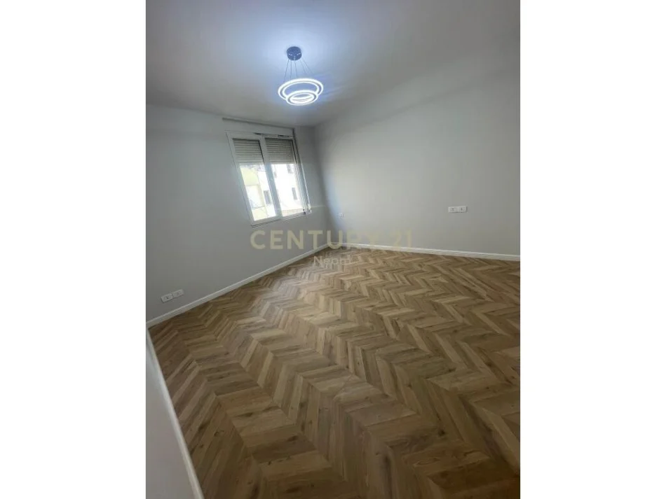 Tirane, shitet apartament 1+1 Kati 4, 72 m² 120.000 € (kodra e diellit)