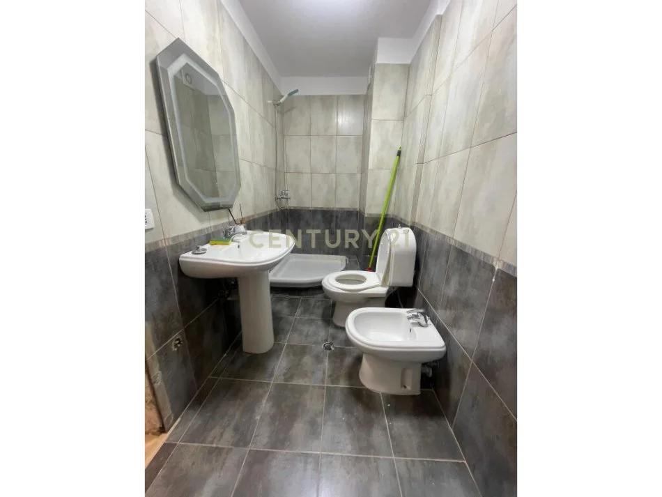 Tirane, shitet apartament 1+1 Kati 4, 72 m² 120.000 € (kodra e diellit)