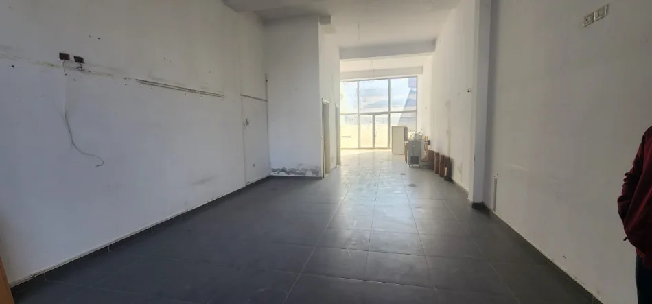 Tirane, shitet ambjent biznesi Kati 0, 150 m² 270.000 € (Astir)