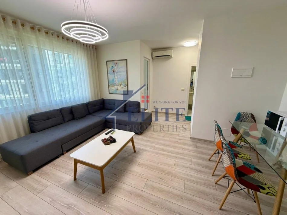 Tirane, jepet me qera apartament 1+1+Ballkon Kati 8, 70 m² 1.000 € (Rruga e Kosovareve)