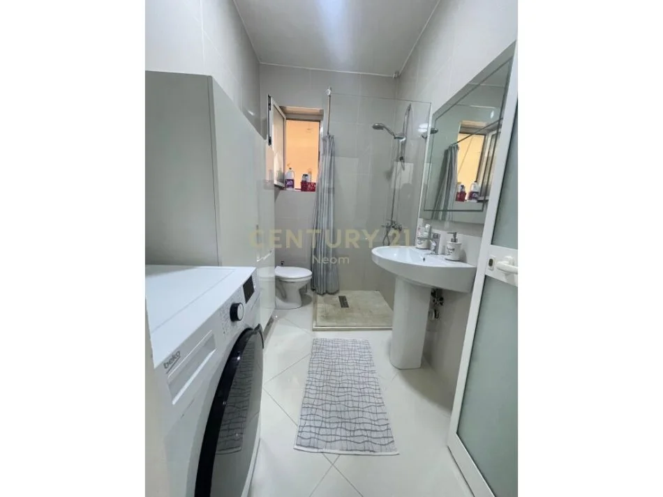 Tirane, shitet apartament 1+1 Kati 5, 68 m² 110.000 € (ish parku)