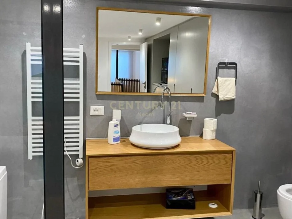 Tirane, jepet me qera apartament 2+1 Kati 1, 100 m² 1.300 € (Islam Alla)