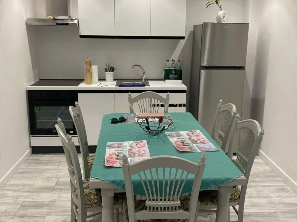 Tirane, jepet me qera apartament 2+1 Kati 1, 100 m² 1.300 € (Islam Alla)