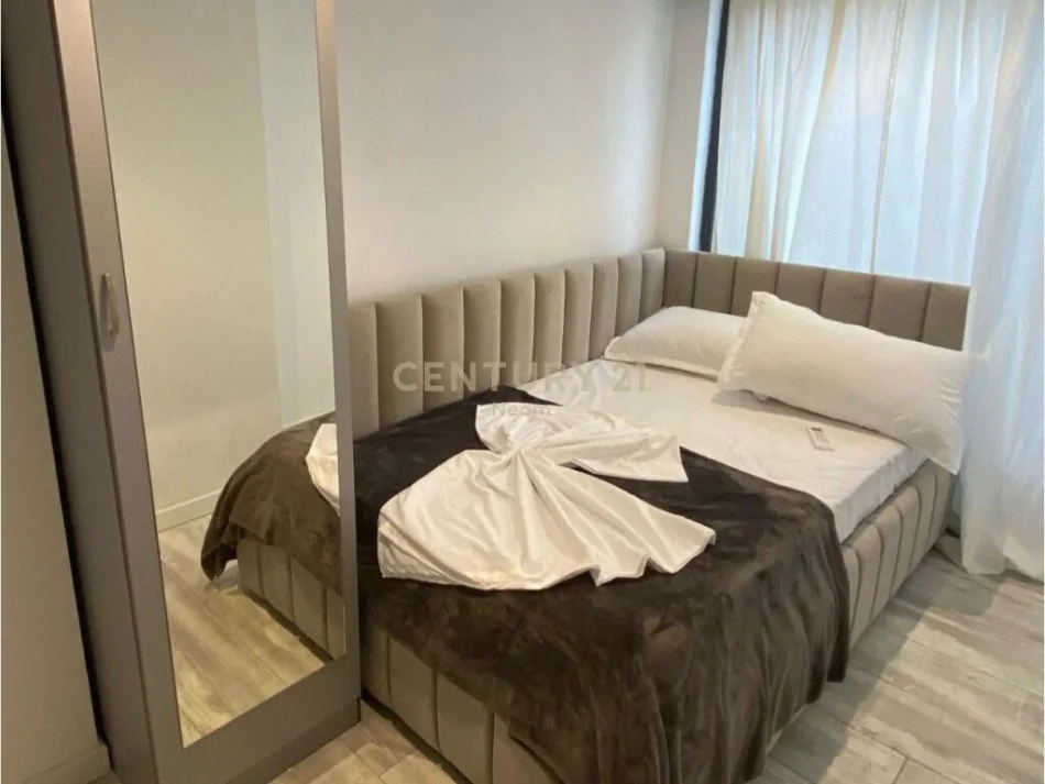 Tirane, jepet me qera apartament 2+1 Kati 1, 100 m² 1.300 € (Islam Alla)