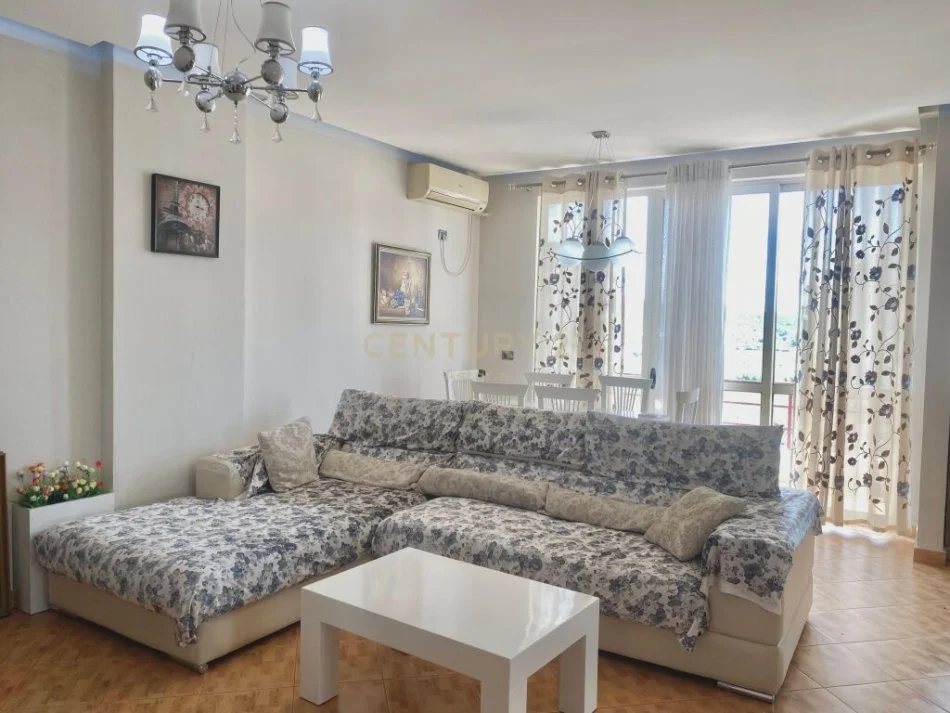 Tirane, jepet me qera apartament 2+1 Kati 5, 88 m² 450 € (astir)