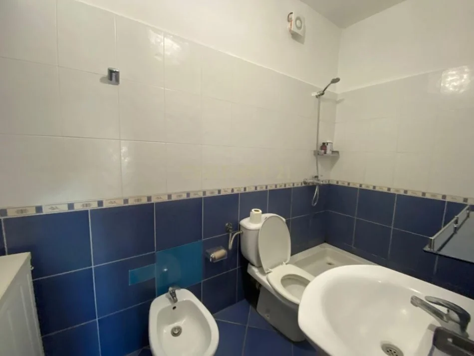 Tirane, jepet me qera apartament 2+1 Kati 5, 88 m² 450 € (astir)