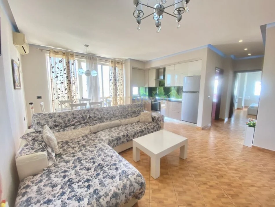 Tirane, jepet me qera apartament 2+1 Kati 5, 88 m² 450 € (astir)