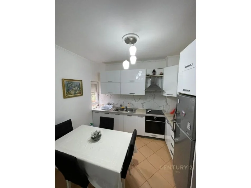 Tirane, jepet me qera apartament 2+1 Kati 2, 72 m² 450 € (Ali Demi)