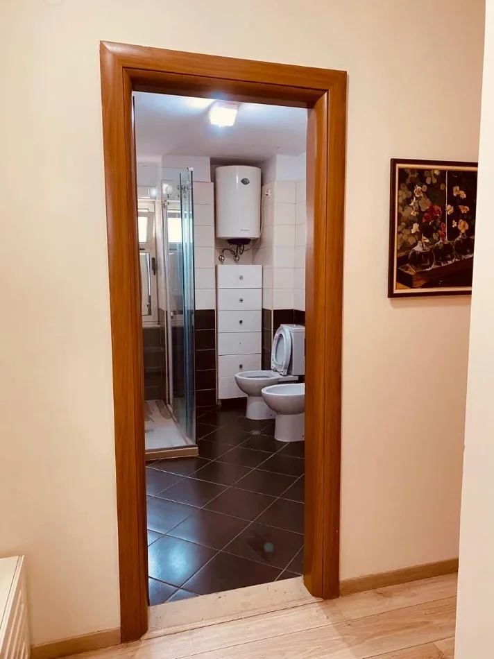 Tirane, jepet me qera apartament 2+1 , 120 m² 750 € (Materniteti i Ri)