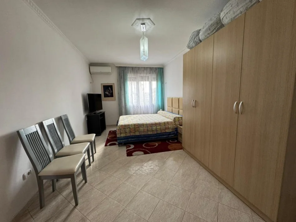 Tirane, jap me qera apartament 2+1+Ballkon Kati 2, 212 m² 250.000 € 