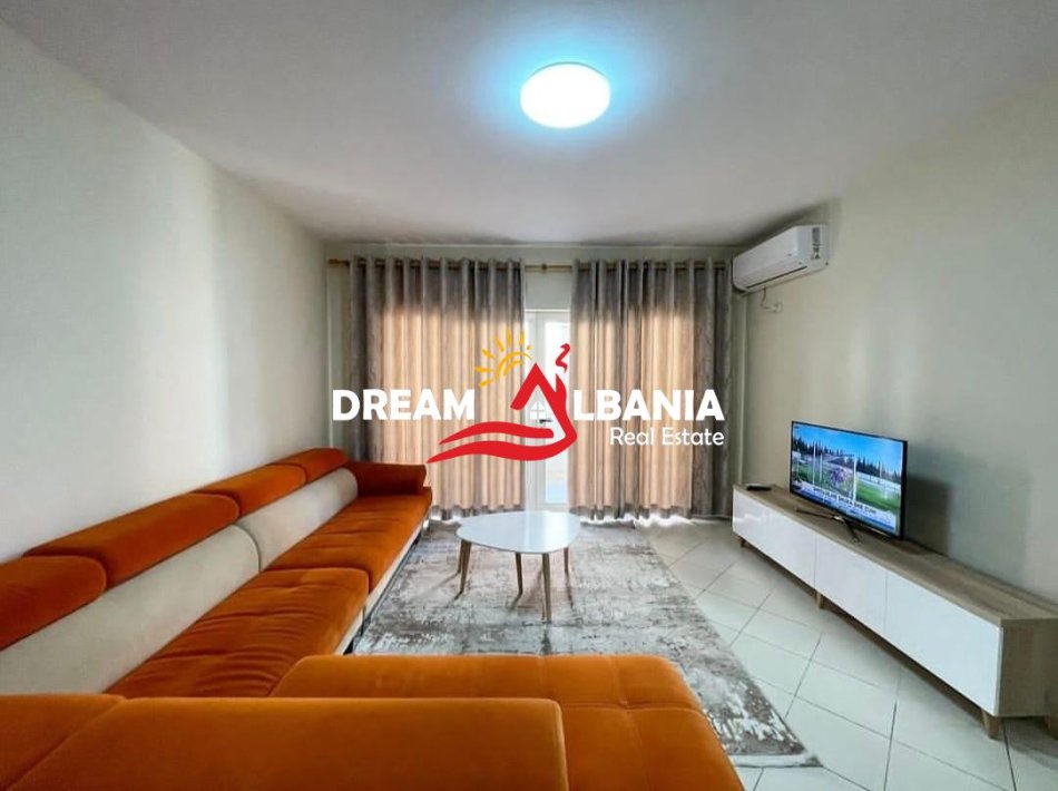 Tirane, jepet me qera apartament 2+1 , 110 m² 500 € 