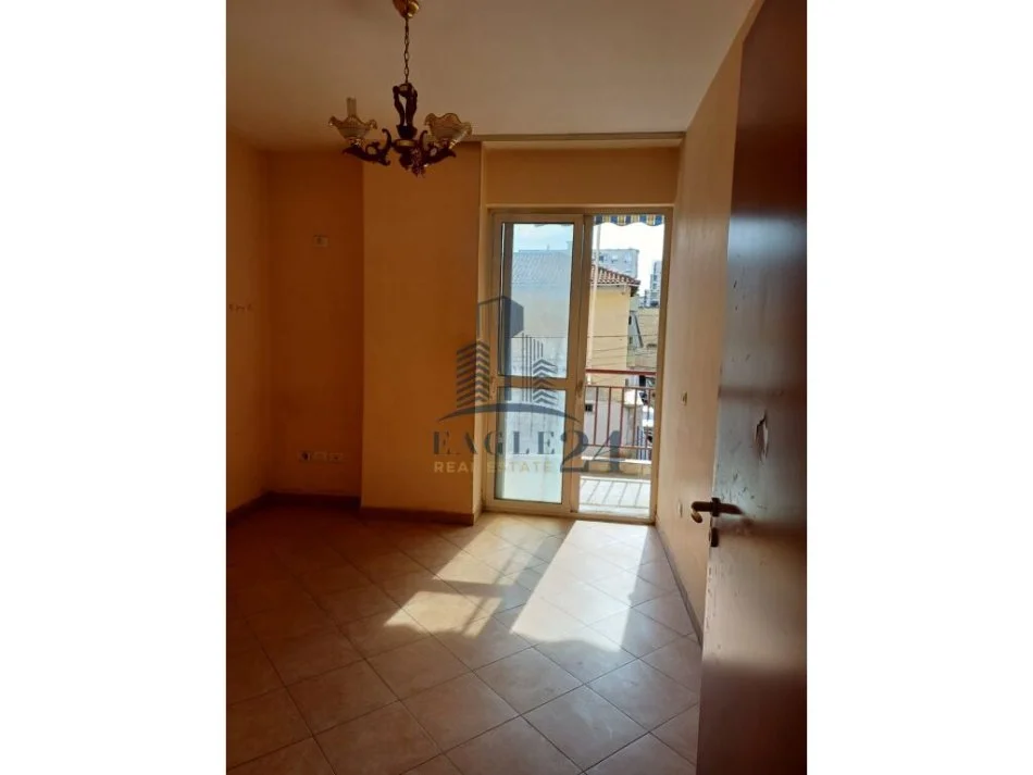 Tirane, shitet apartament 3+1, Kati 1, 121 m² 198,000 € (Rruga Kavajes)