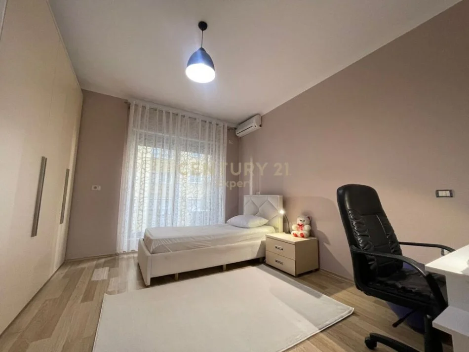 Tirane, jepet me qera apartament 2+1 Kati 3, 140 m² 1.000 € (myslym shyre)