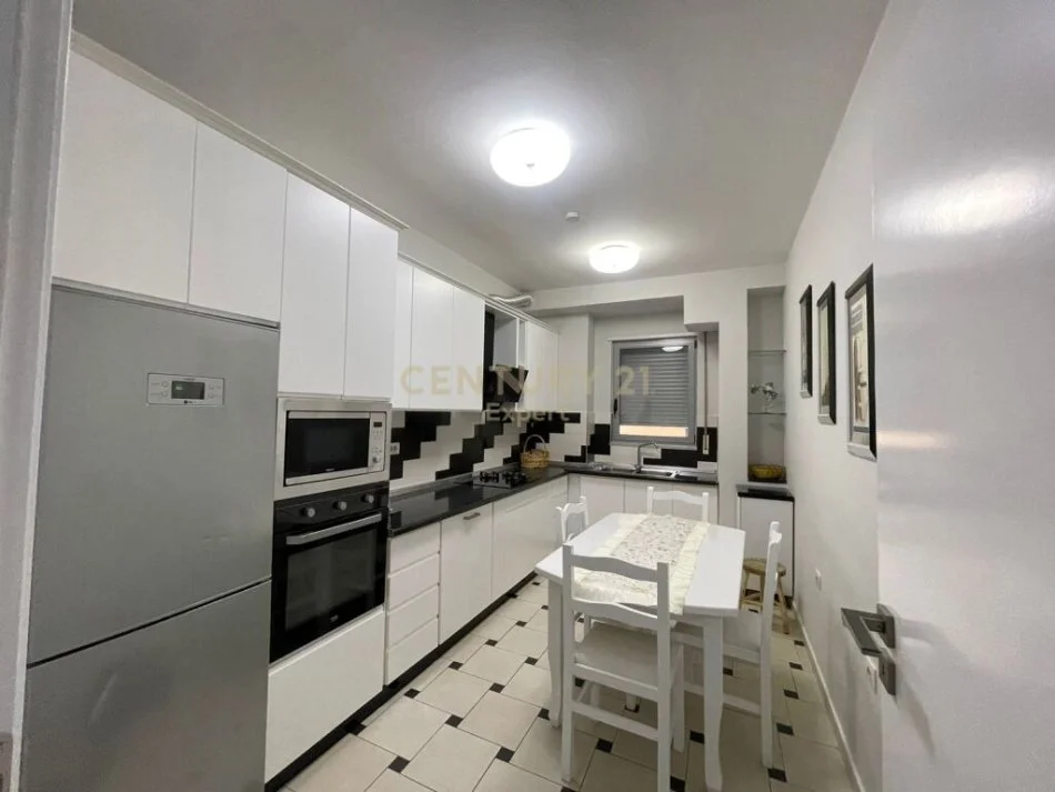 Tirane, jepet me qera apartament 2+1 Kati 3, 140 m² 1.000 € (myslym shyre)