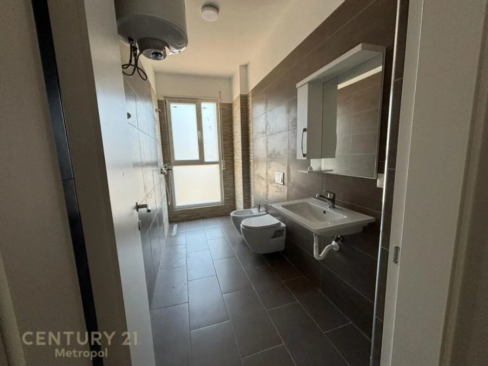 Tirane, jepet me qera apartament 2+1 Kati 3, 111 m² 750 € (don bosko)