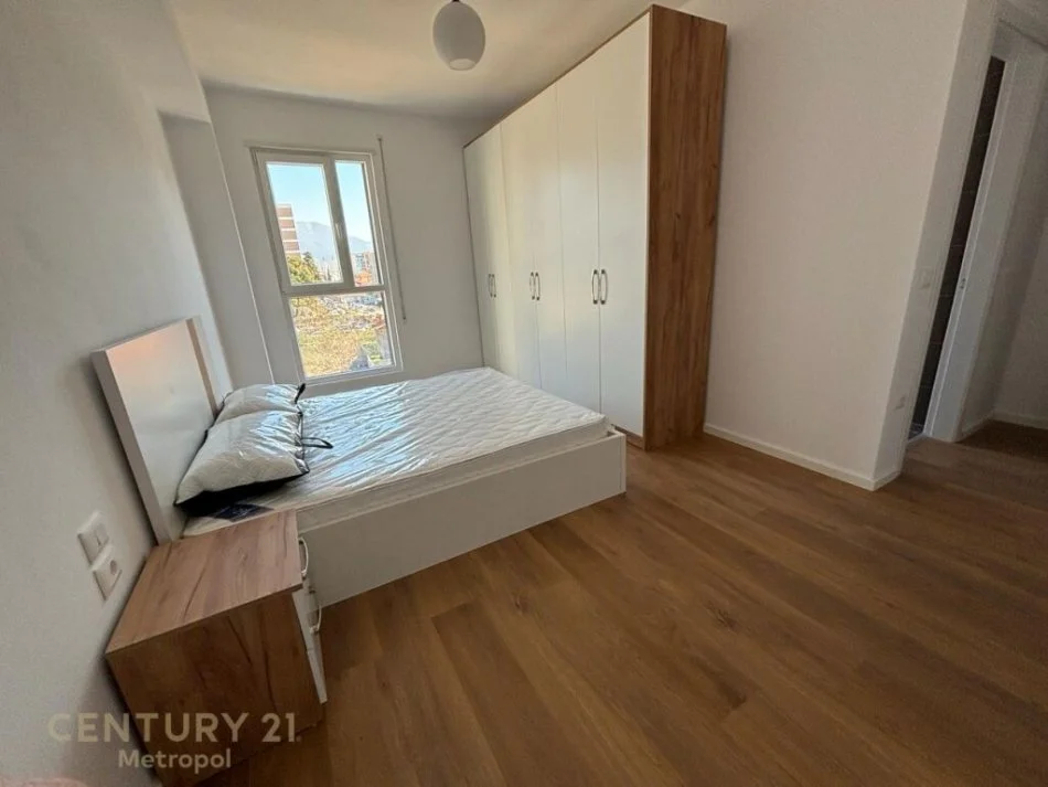Tirane, jepet me qera apartament 2+1 Kati 3, 111 m² 750 € (don bosko)