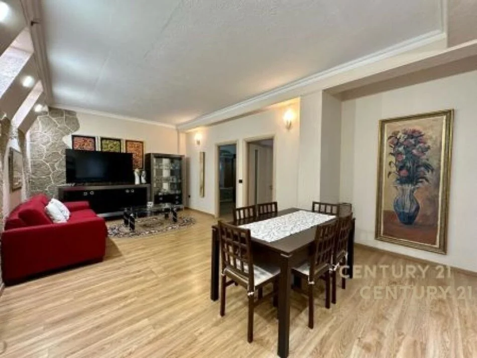 Tirane, jap me qera apartament 2+1 Kati 1, 100 m² 500 € (komuna e parisit)