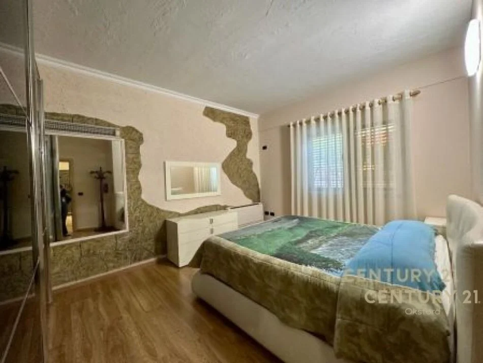 Tirane, jap me qera apartament 2+1 Kati 1, 100 m² 500 € (komuna e parisit)