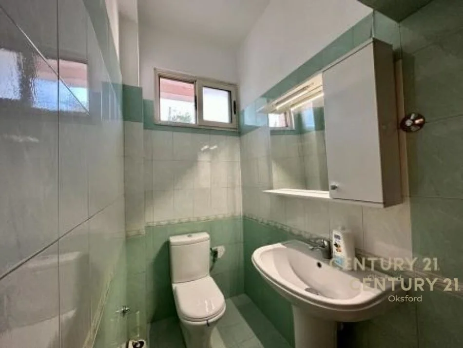 Tirane, jap me qera apartament 2+1 Kati 1, 100 m² 500 € (komuna e parisit)