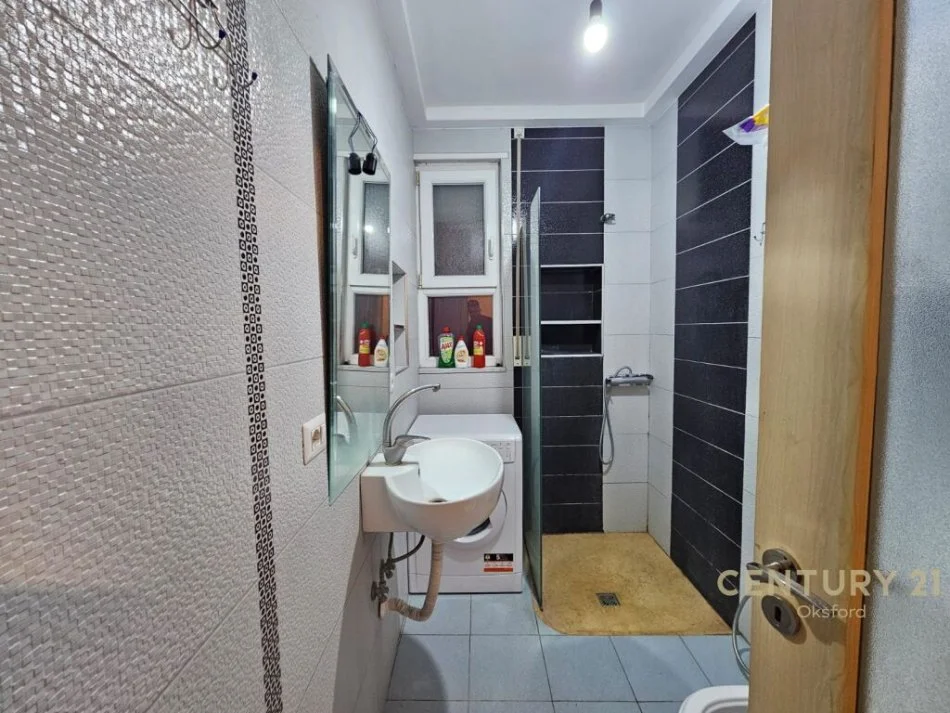 Tirane, jepet me qera apartament 2+1 Kati 5, 104 m² 400 € (misto mame)