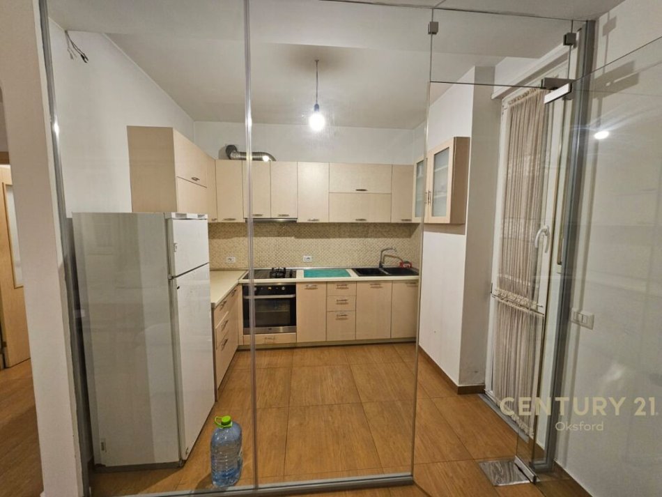 Tirane, jepet me qera apartament 2+1 Kati 5, 104 m² 400 € 