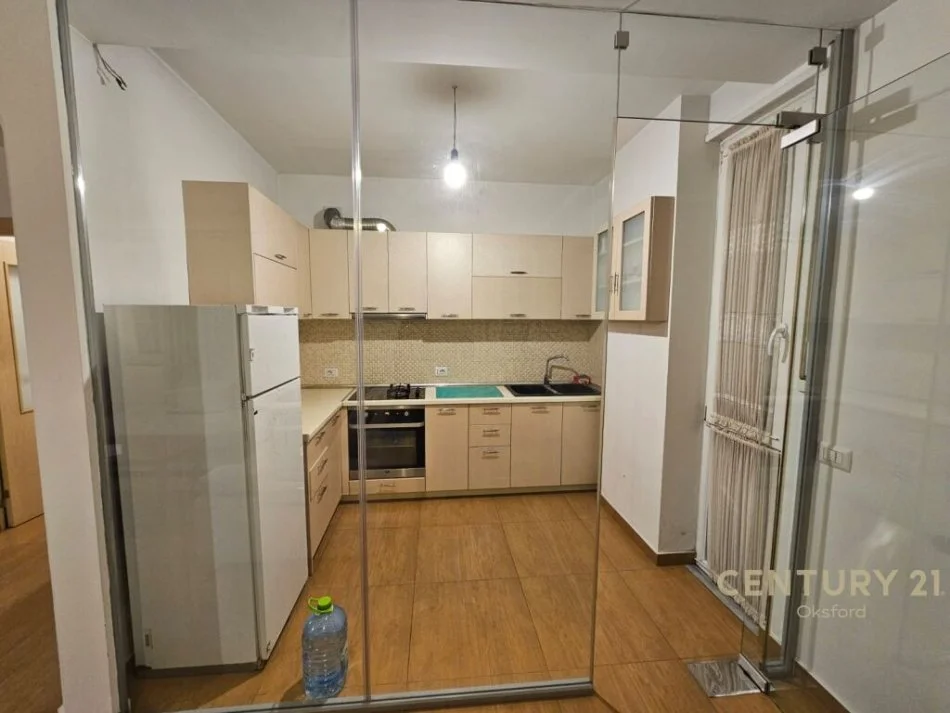 Tirane, jepet me qera apartament 2+1 Kati 5, 104 m² 400 € (misto mame)