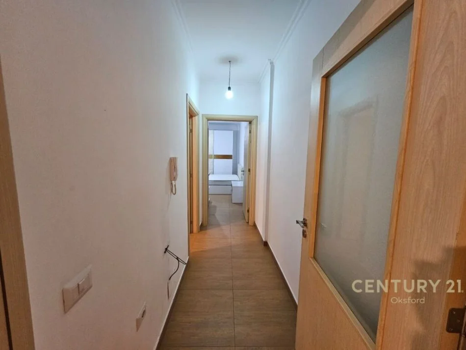 Tirane, jepet me qera apartament 2+1 Kati 5, 104 m² 400 € (misto mame)