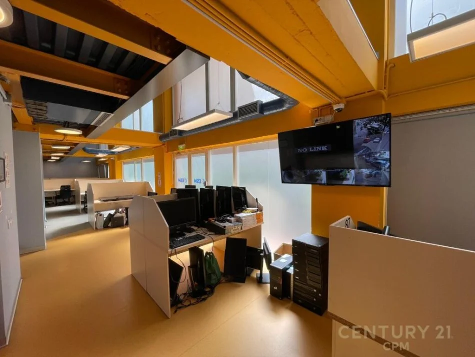 Tirane, jepet me qera ambjent biznesi Kati 0, 600 m² 6.500 € (rruga e barrikadave)