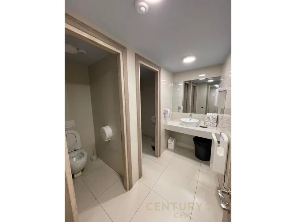 Tirane, jepet me qera ambjent biznesi Kati 0, 600 m² 6.500 € (rruga e barrikadave)