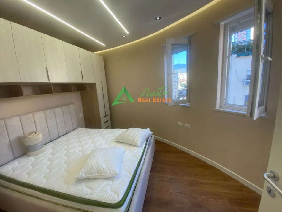 Tirane, jepet me qera apartament 1+1+Ballkon Kati 5, 70 m² 70 000 Lek  (Rruga Mine Peza)