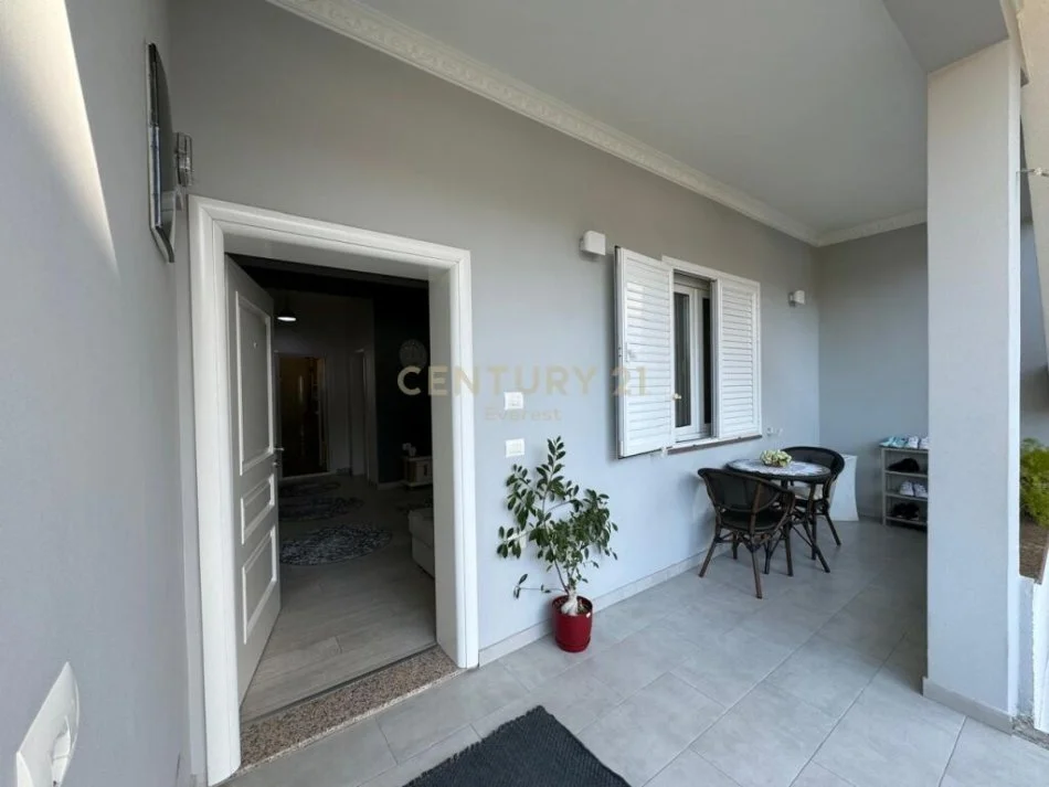 Tirane, jepet me qera apartament 2+1 Kati 2, 105 m² 600 € (vilat gjermane)