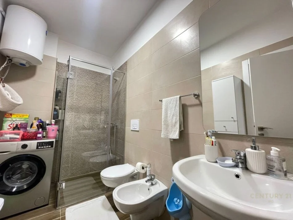 Tirane, shitet apartament 2+1 Kati 7, 75 m² 210.000 € (pazari i ri)