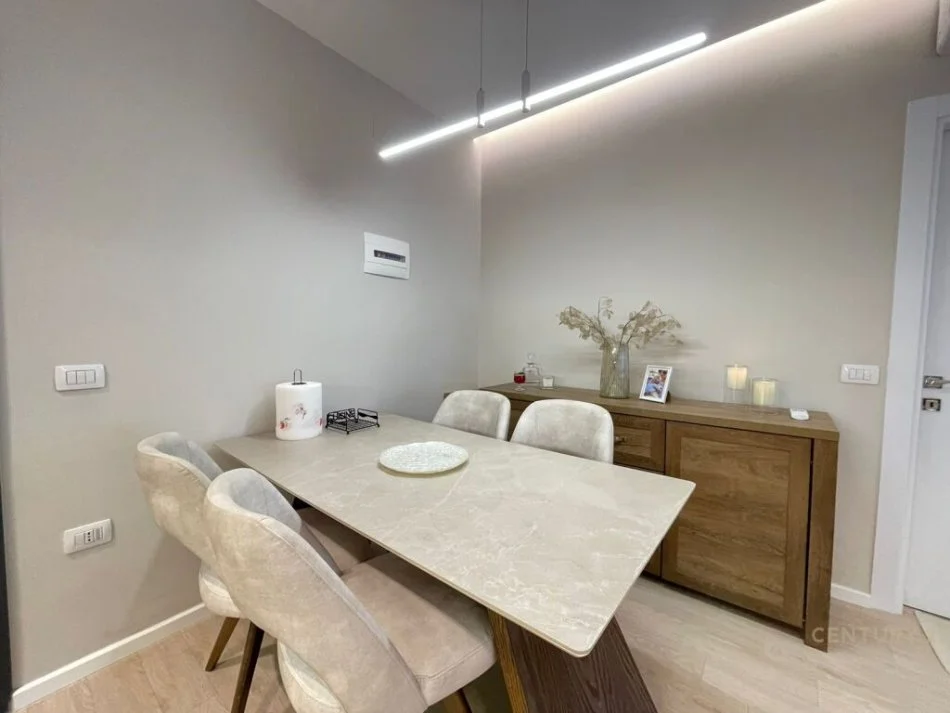 Tirane, shitet apartament 2+1 Kati 7, 75 m² 210.000 € (pazari i ri)