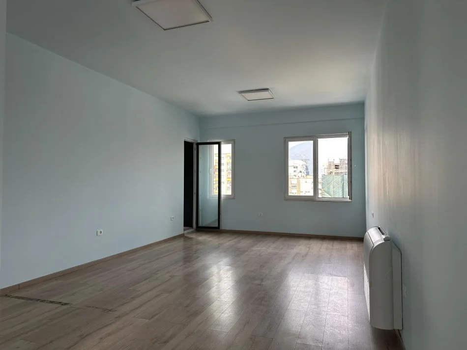 Tirane, shitet apartament 2+1+Ballkon Kati 6, 110 m² 285.000 € (sali butka)