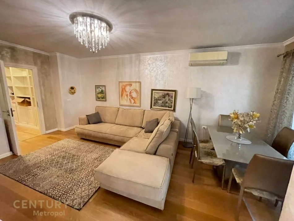 Tirane, jepet me qera apartament 2+1 Kati 7, 134 m² 800 € (ministria e jashtme)