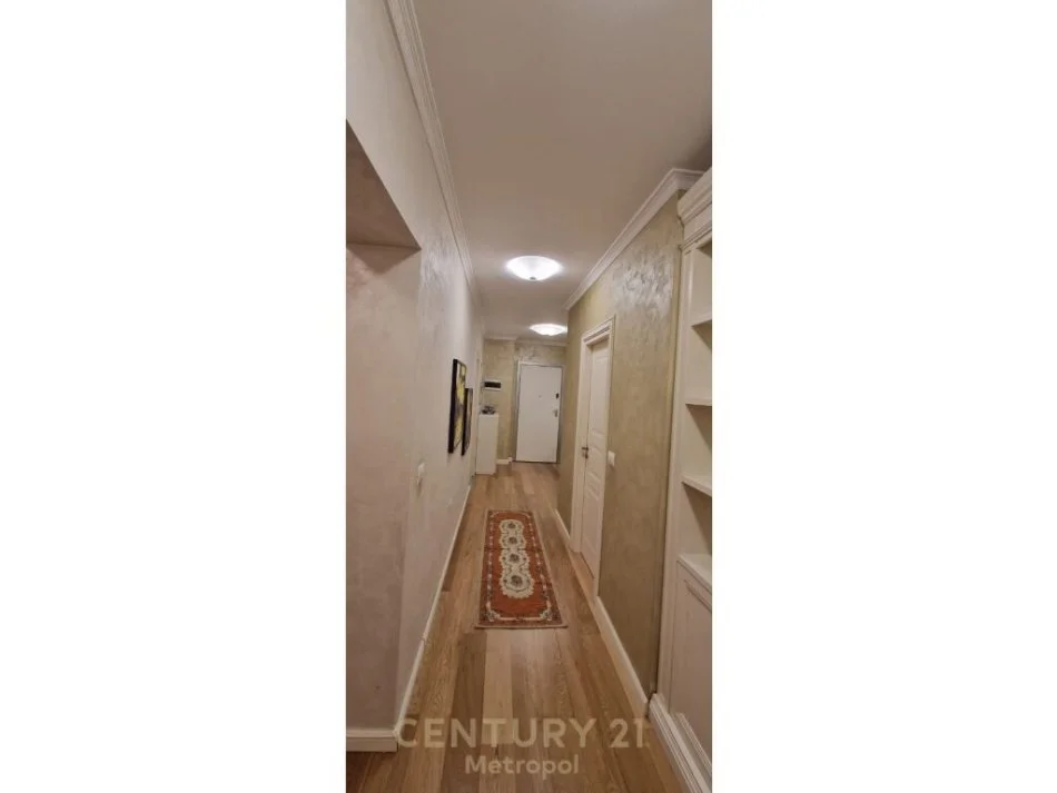 Tirane, jepet me qera apartament 2+1 Kati 7, 134 m² 800 € (ministria e jashtme)