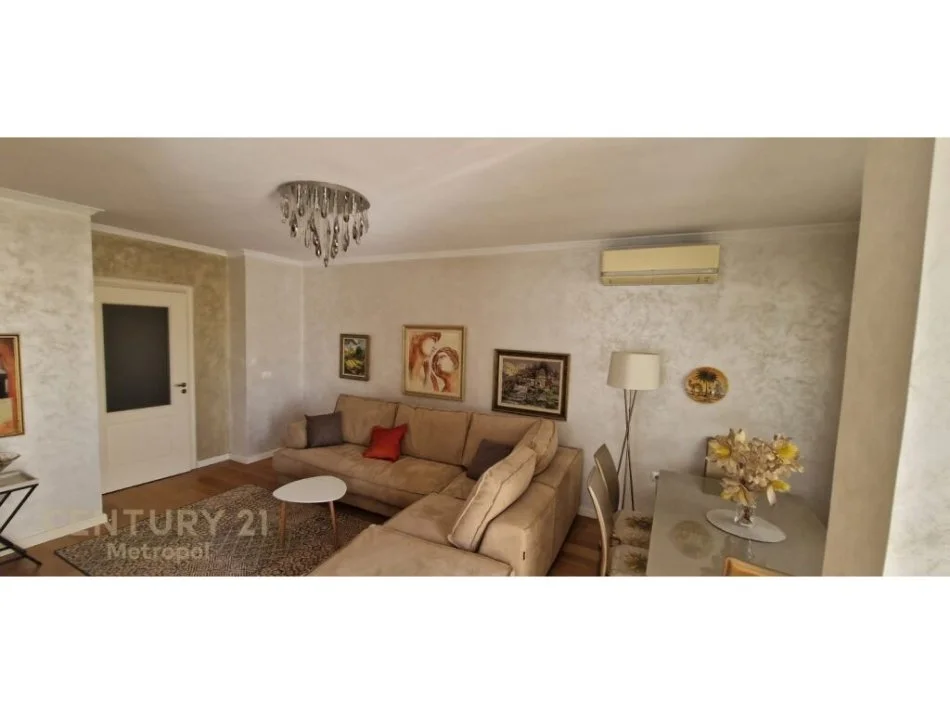 Tirane, jepet me qera apartament 2+1 Kati 7, 134 m² 800 € (ministria e jashtme)