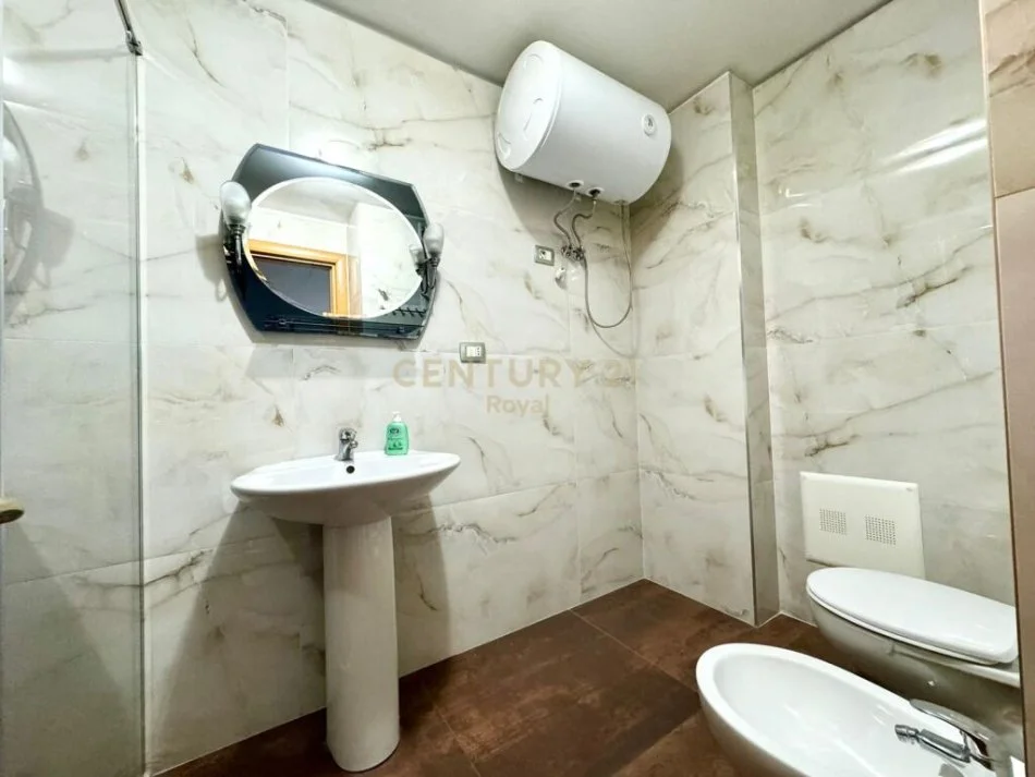 𝐓𝐢𝐫𝐚𝐧𝐞, 𝐣𝐞𝐩𝐞𝐭 𝐦𝐞 𝐪𝐞𝐫𝐚 𝐚𝐩𝐚𝐫𝐭𝐚𝐦𝐞𝐧𝐭 𝟑+𝟏 𝐊𝐚𝐭𝐢 𝟒, 𝟏𝟒𝟎 𝐦² 𝟕𝟓𝟎 € (𝐙𝐨𝐠𝐮 𝐈 𝐙𝐢)