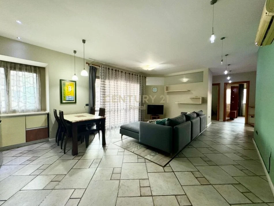 𝐓𝐢𝐫𝐚𝐧𝐞, 𝐣𝐞𝐩𝐞𝐭 𝐦𝐞 𝐪𝐞𝐫𝐚 𝐚𝐩𝐚𝐫𝐭𝐚𝐦𝐞𝐧𝐭 𝟑+𝟏 𝐊𝐚𝐭𝐢 𝟒, 𝟏𝟒𝟎 𝐦² 𝟕𝟓𝟎 € (𝐙𝐨𝐠𝐮 𝐈 𝐙𝐢)