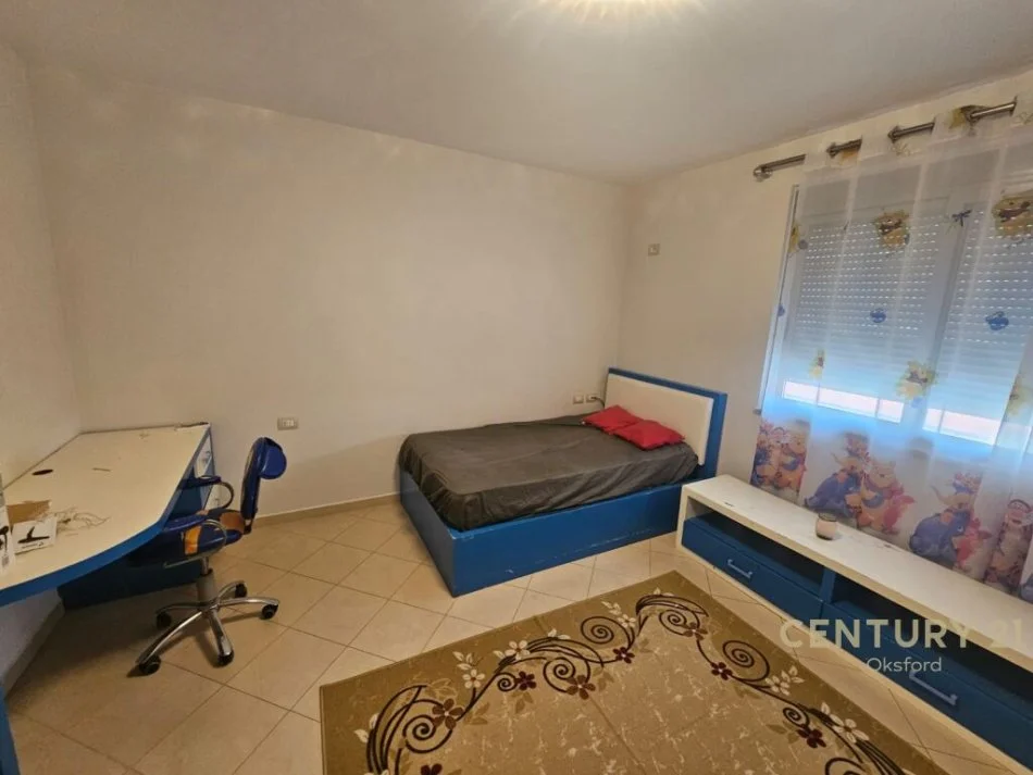 Tirane, jepet me qera apartament 2+1+Aneks+Ballkon Kati 4, 105 m² 600 € (LIQENI THATE)