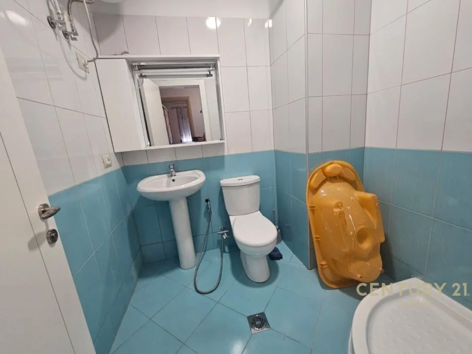 Tirane, jepet me qera apartament 2+1+Aneks+Ballkon Kati 4, 105 m² 600 € (LIQENI THATE)