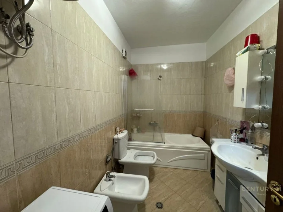 𝐓𝐢𝐫𝐚𝐧𝐞, 𝐬𝐡𝐢𝐭𝐞𝐭 𝐚𝐩𝐚𝐫𝐭𝐚𝐦𝐞𝐧𝐭 𝟐+𝟏 𝐊𝐚𝐭𝐢 𝟓, 𝟏𝟐𝟒 𝐦² 𝟏𝟖𝟓.𝟎𝟎𝟎 € (𝐙𝐨𝐠𝐮 𝐈 𝐙𝐢)