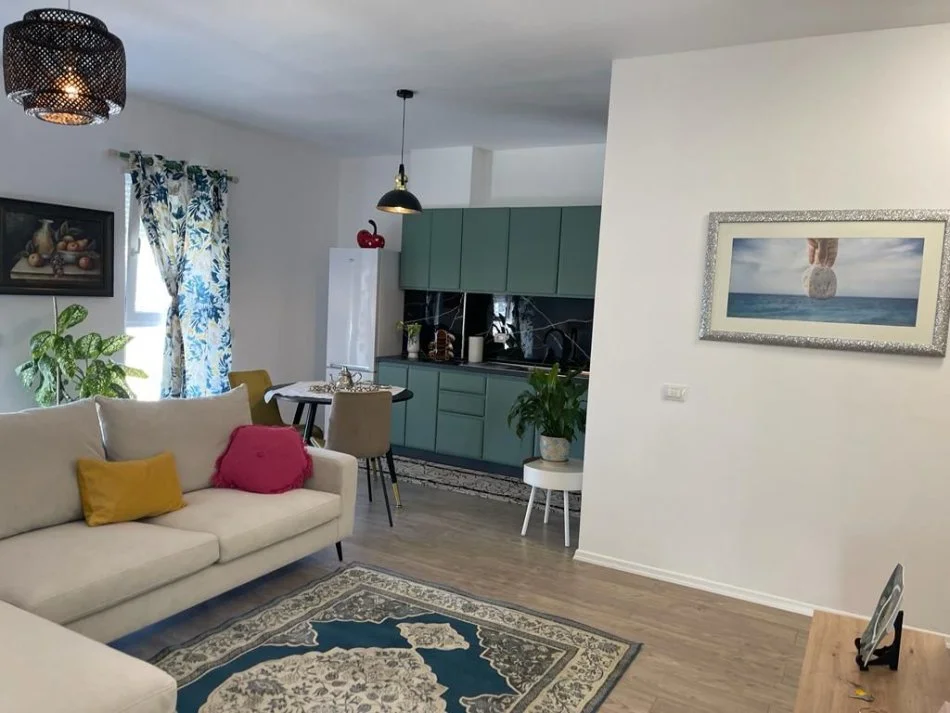 Tirane, jepet me qera apartament 2+1+Ballkon , 87 m² 450 € 