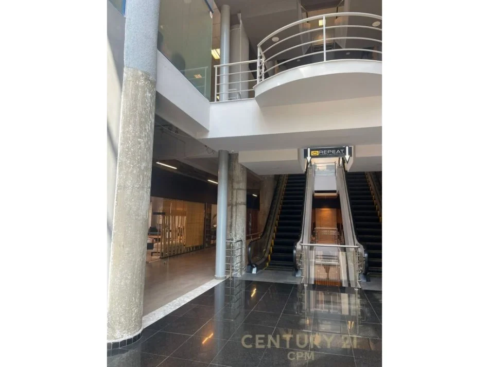 Tirane, shitet ambjent biznesi Kati 2, 47 m² 140.000 € (Qendra Tregtare Olympia, Sheshi Willson)