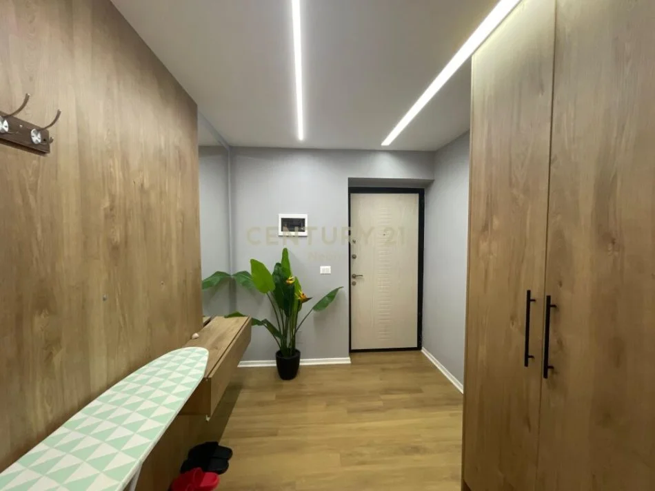 Tirane, jepet me qera apartament 1+1 Kati 1, 59 m² 800 € (rruga e kosovarve)