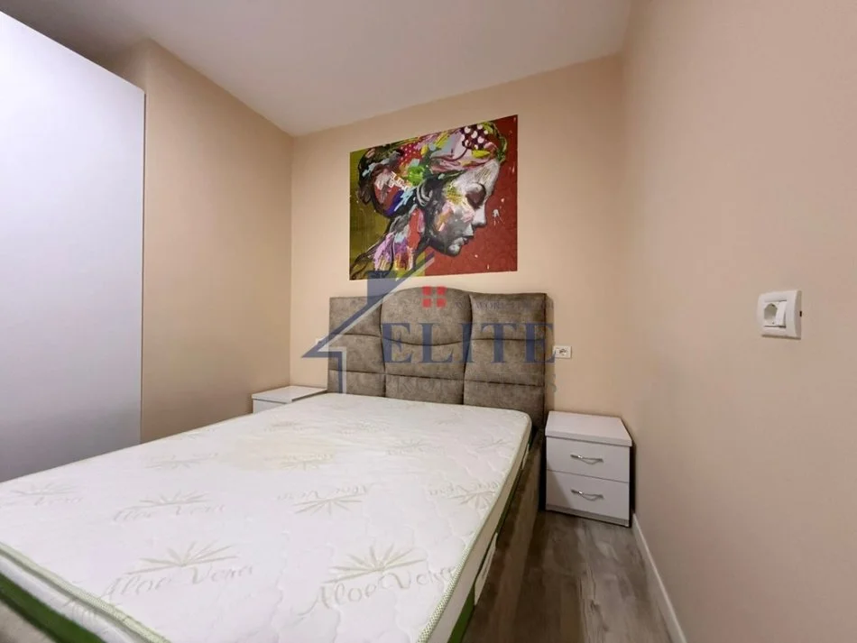 Tirane, jepet me qera apartament 1+1+Ballkon Kati 2, 60 m² 700 € (9 Katshet)