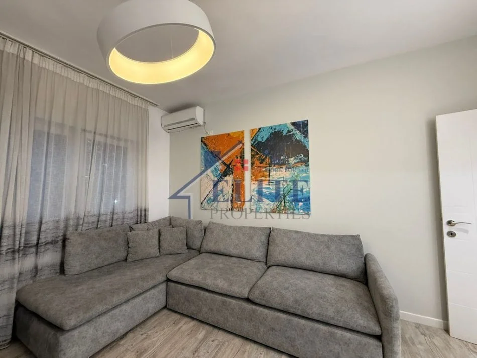 Tirane, jepet me qera apartament 1+1+Ballkon Kati 2, 60 m² 700 € (9 Katshet)
