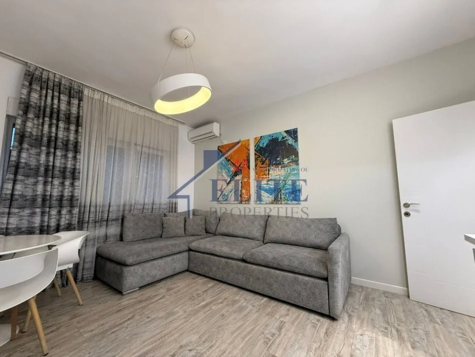 Tirane, jepet me qera apartament 1+1+Ballkon Kati 2, 60 m² 700 € (9 Katshet)