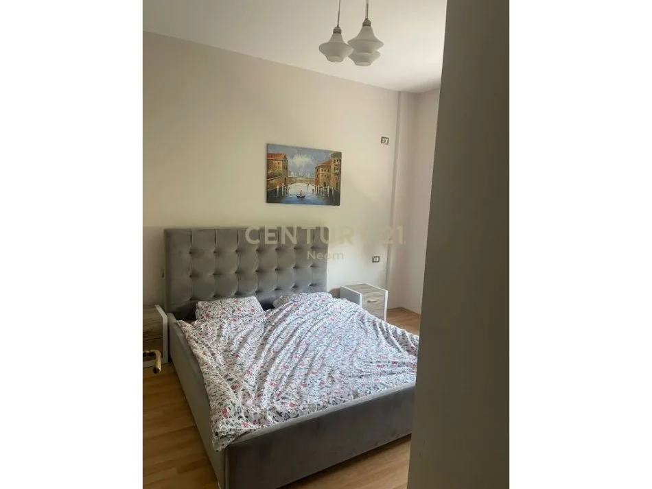 Tirane, jepet me qera apartament 2+1 Kati 4, 86 m² 500 € (sauk)